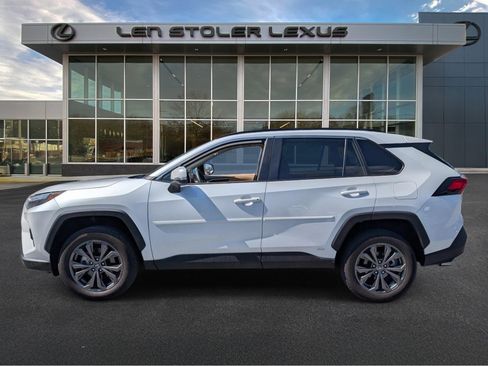 Used 2023 Toyota RAV4 XLE Premium AWD/4WD image 6