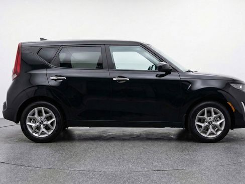 Used 2025 Kia Soul LX w/ LX Technology Package image 11