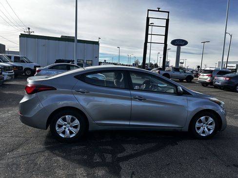 Used 2016 Hyundai Elantra SE image 6