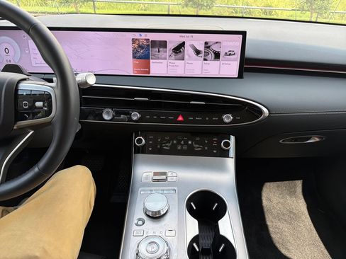 Certified 2026 Genesis GV70 2.5T Advanced AWD/4WD image 22