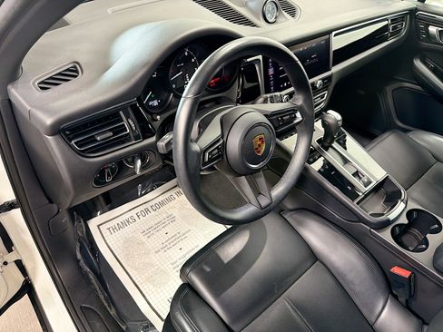 Certified 2023 Porsche Macan image 4
