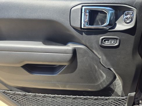 New 2025 Jeep Gladiator Sport image 17