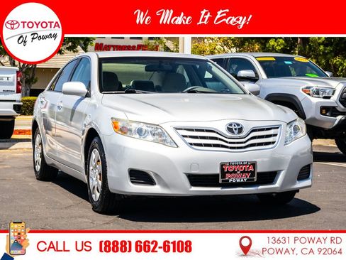 Used 2010 Toyota Camry LE FWD image 1