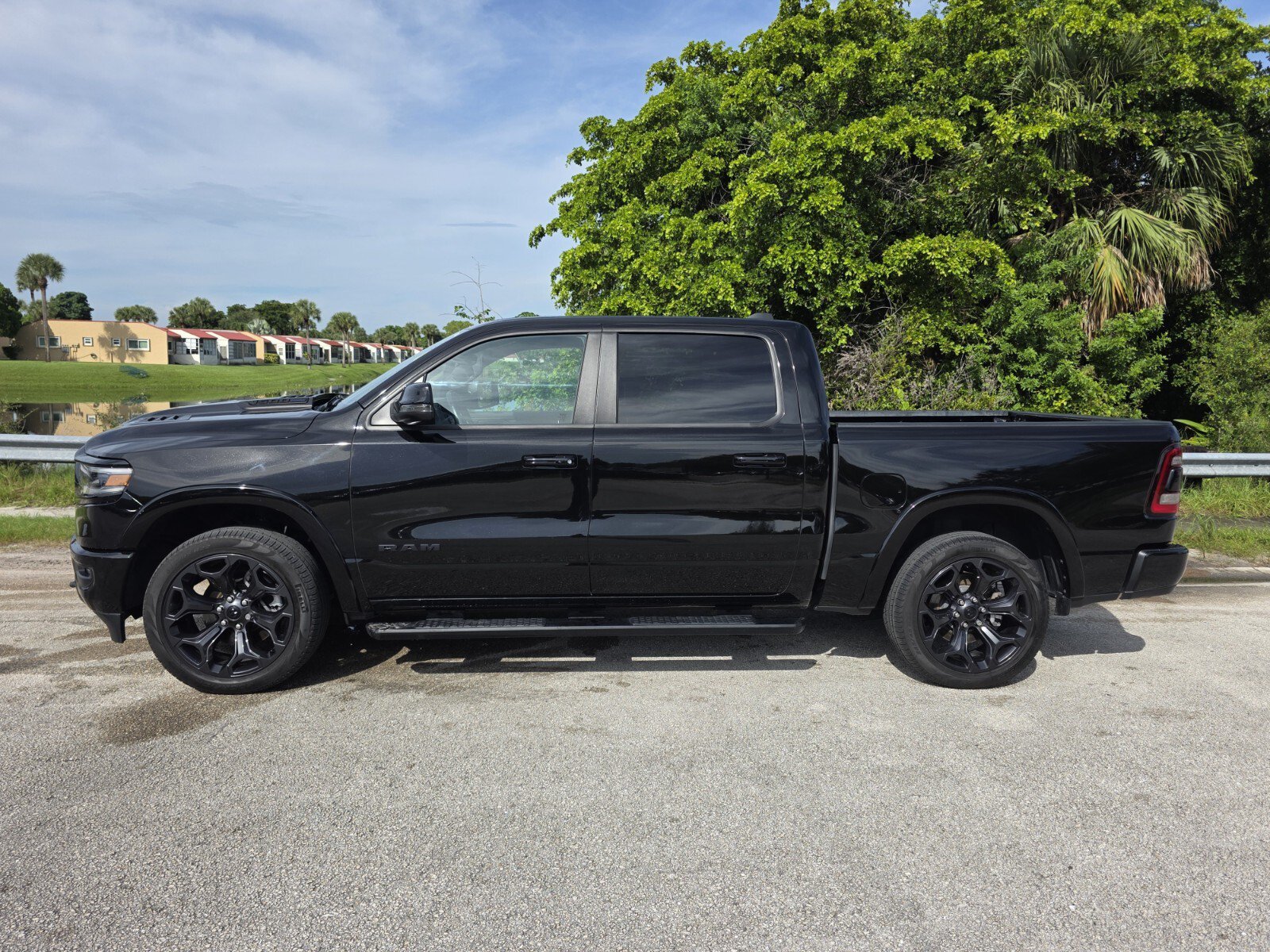 Used 2024 RAM 1500 Limited w/ Night Edition AWD/4WD image 7