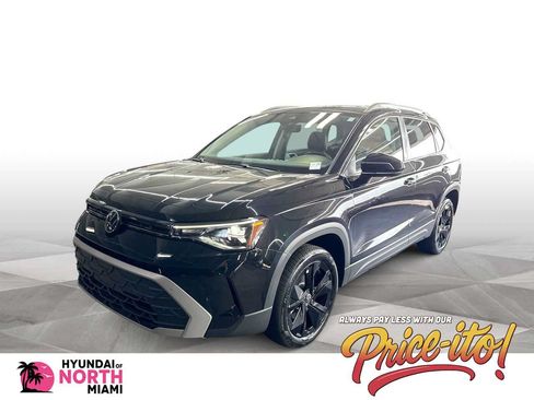 Used 2025 Volkswagen Taos SE w/ Panoramic Sunroof Package FWD image 1