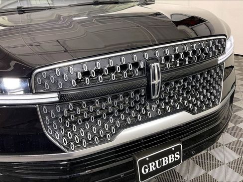 Used 2025 Lincoln Navigator Reserve AWD/4WD image 39