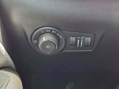Used 2024 Jeep Compass Latitude AWD/4WD image 11