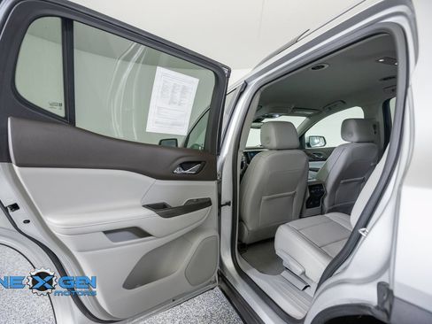 Used 2020 GMC Acadia SLT w/ LPO, Cargo Package AWD/4WD image 28