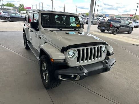 Used 2018 Jeep Wrangler Unlimited Sahara w/ Cold Weather Group AWD/4WD image 23