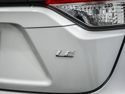 Used 2025 Toyota Corolla LE image 7