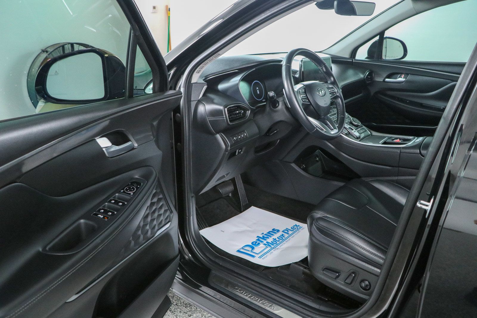 Used 2023 Hyundai Santa Fe SEL Premium AWD/4WD image 3