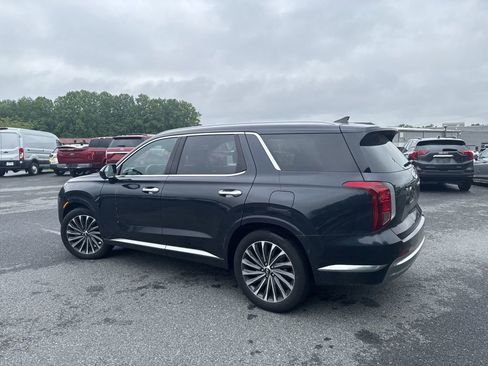 Used 2023 Hyundai Palisade Calligraphy FWD image 4
