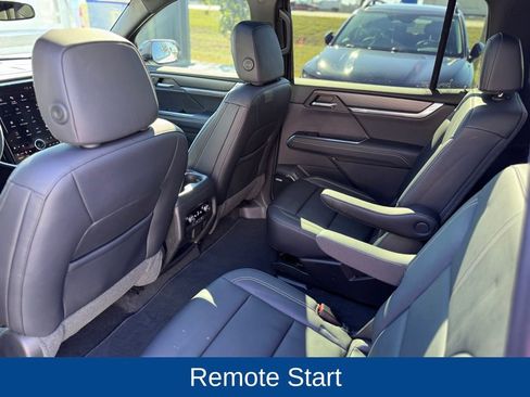 Used 2024 GMC Acadia Elevation image 11