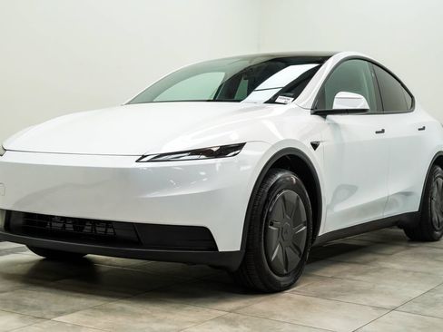 Used 2026 Tesla Model Y 2WD image 7