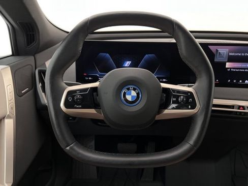 Used 2024 BMW iX xDrive50 w/ Premium Package AWD/4WD image 17