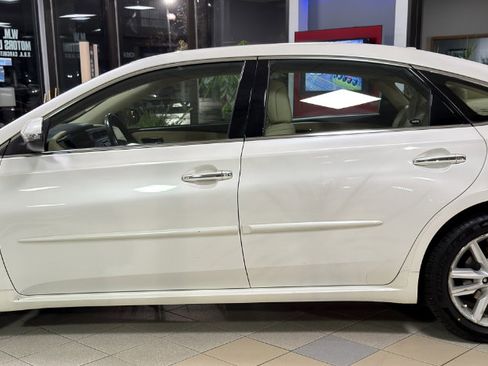 Used 2015 Toyota Avalon XLE image 12