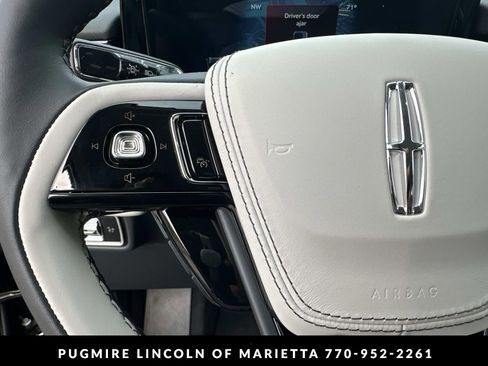 New 2026 Lincoln Aviator AWD image 18