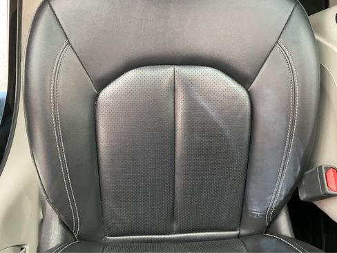 Used 2024 Chrysler Pacifica Touring-L FWD image 41
