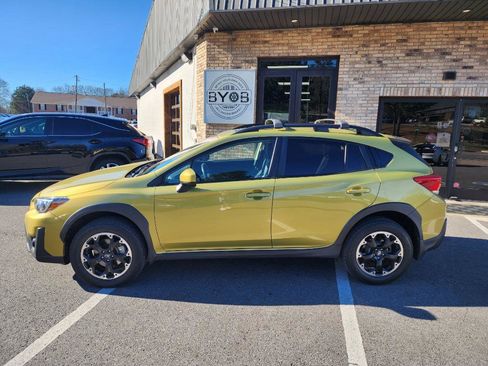 Used 2021 Subaru Crosstrek 2.0i Premium w/ Moonroof Package image 2