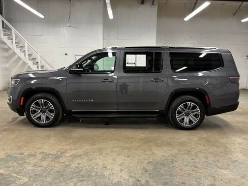 Used 2024 Jeep Wagoneer L Series II RWD image 5