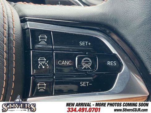 Used 2023 Jeep Grand Cherokee Summit AWD/4WD image 31