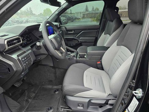 Certified 2025 Toyota Tacoma TRD Off-Road AWD/4WD image 22
