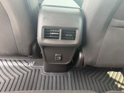 Used 2024 Chevrolet Equinox LT w/ Driver Convenience Package AWD/4WD image 27