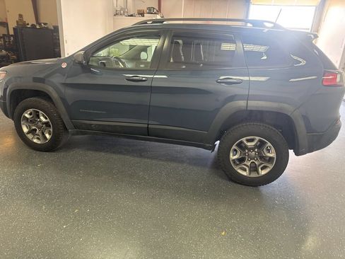 Used 2019 Jeep Cherokee Trailhawk w/ Cold Weather Group AWD/4WD image 7