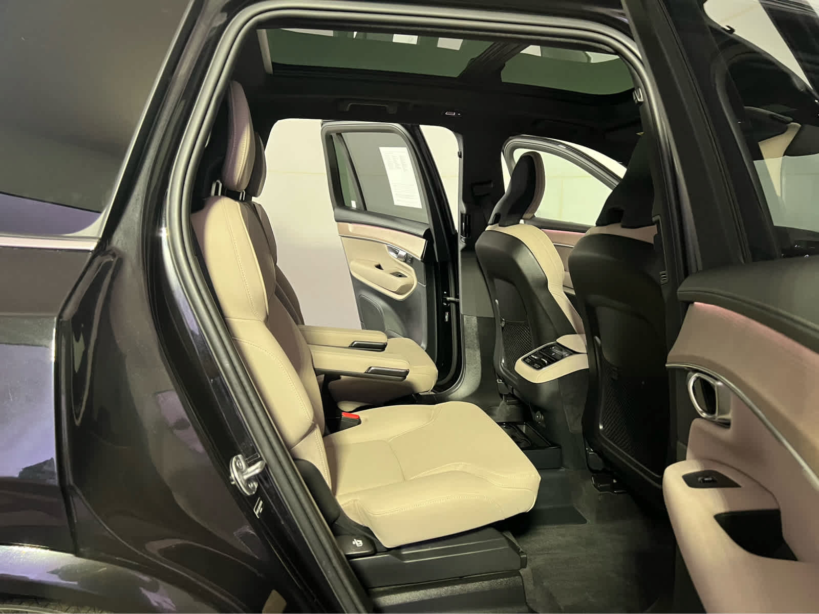 Used 2025 Volvo XC90 B5 Plus w/ Protection Package Premier AWD/4WD image 29