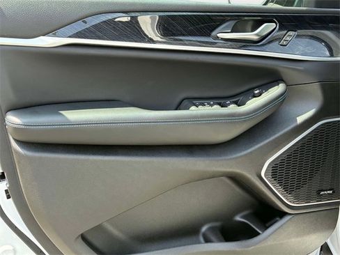 Used 2023 Jeep Grand Cherokee Trailhawk image 20