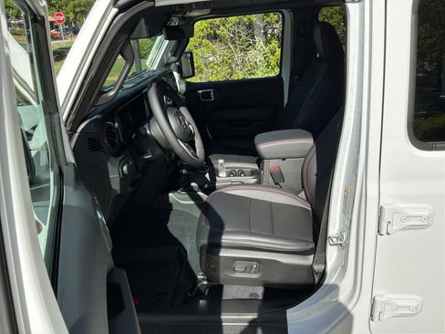 Used 2026 Jeep Wrangler Unlimited Rubicon w/ Safety Group image 16