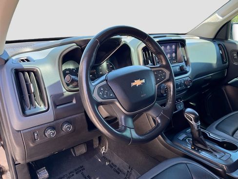 Used 2022 Chevrolet Colorado Z71 w/ Z71 Midnight Edition AWD/4WD image 9