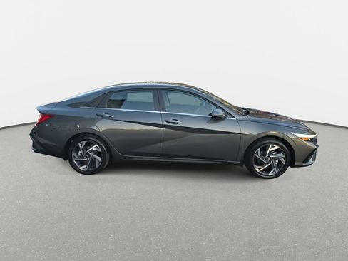 New 2026 Hyundai Elantra Limited image 4