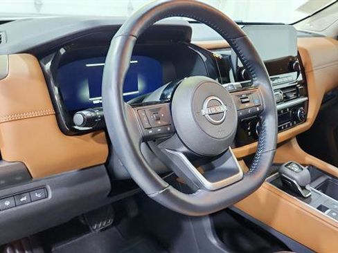 Certified 2025 Nissan Pathfinder Platinum FWD image 11