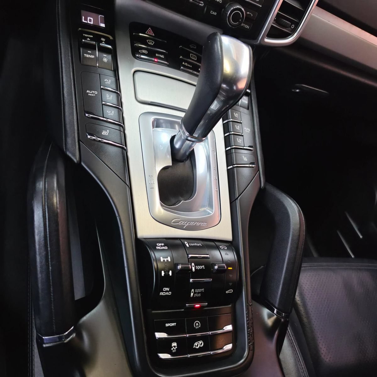 Used 2016 Porsche Cayenne GTS w/ Premium Package Plus AWD/4WD image 23