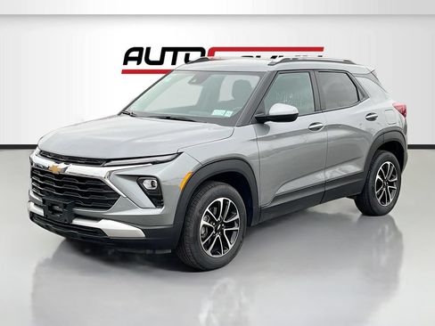 Used 2024 Chevrolet TrailBlazer LT AWD/4WD image 3