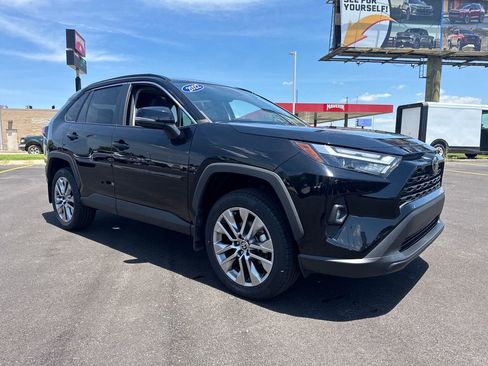 Used 2022 Toyota RAV4 XLE Premium FWD image 9
