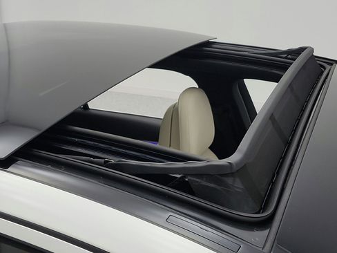 Used 2023 Mercedes-Benz C 300 Sedan image 17