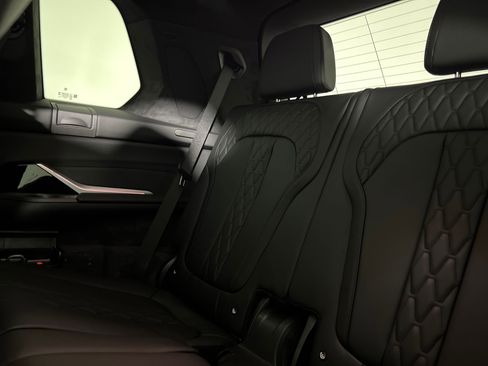 New 2026 BMW X7 M60i image 36
