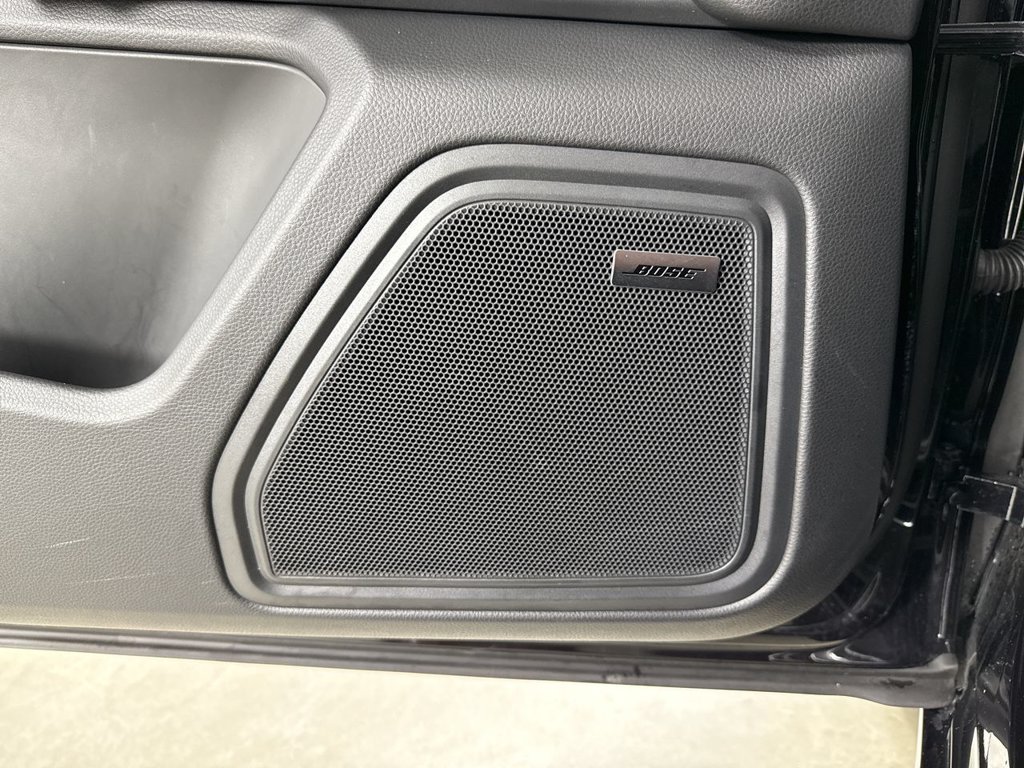 Certified 2026 Porsche Macan Turbo AWD/4WD image 35