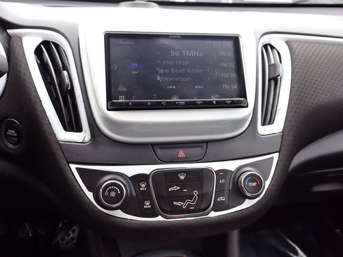Used 2017 Chevrolet Malibu LT FWD image 23