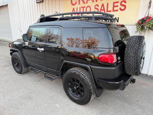 Used 2011 Toyota FJ Cruiser 4WD w/ Upgrade Pkg image 44