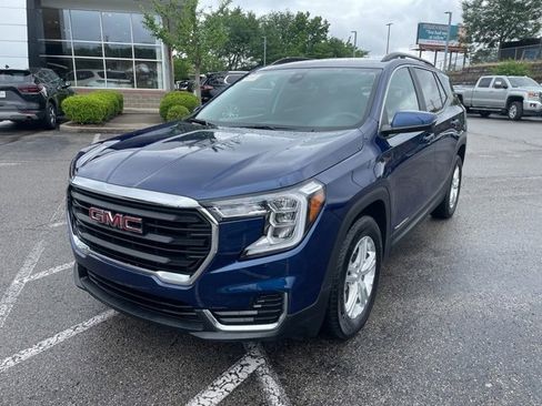 Used 2022 GMC Terrain SLE w/ Driver Convenience Package image 2