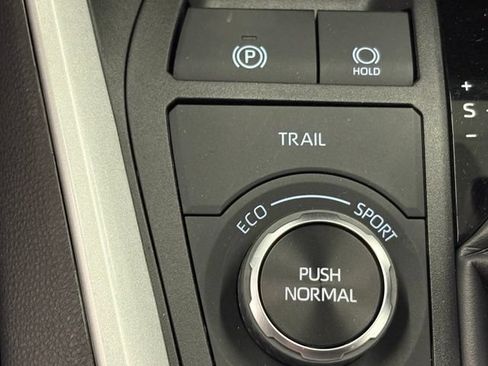 Used 2025 Toyota RAV4 XLE AWD/4WD image 30