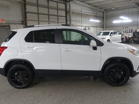 Used 2022 Chevrolet Trax LT w/ Premium Seat Package image 8