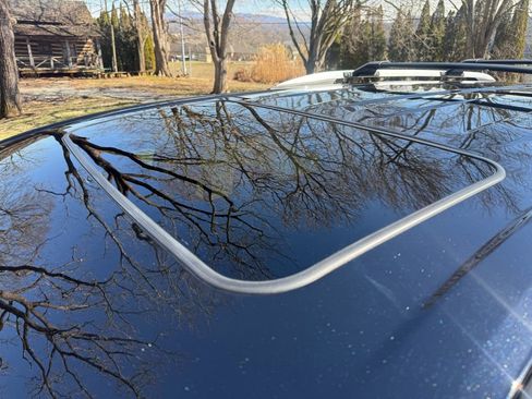 Used 2021 Toyota Sienna Limited image 34