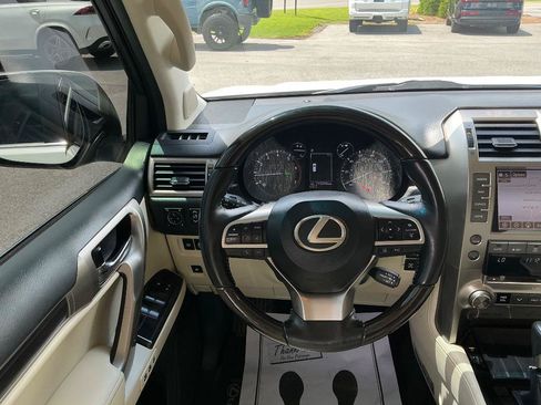 Used 2020 Lexus GX 460 Luxury w/ Off Road Package AWD/4WD image 19