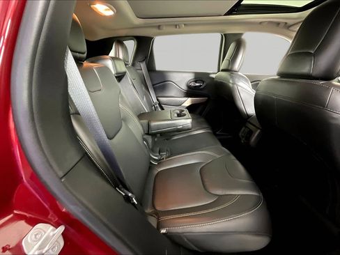 Used 2017 Jeep Cherokee Limited image 25