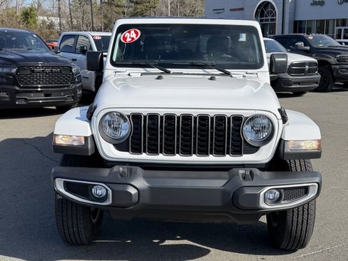 Used 2024 Jeep Gladiator Sport image 9