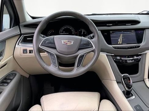 Used 2017 Cadillac XT5 Premium Luxury image 8